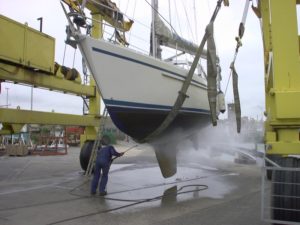 expertise maritime nettoyage coque voilier au sec